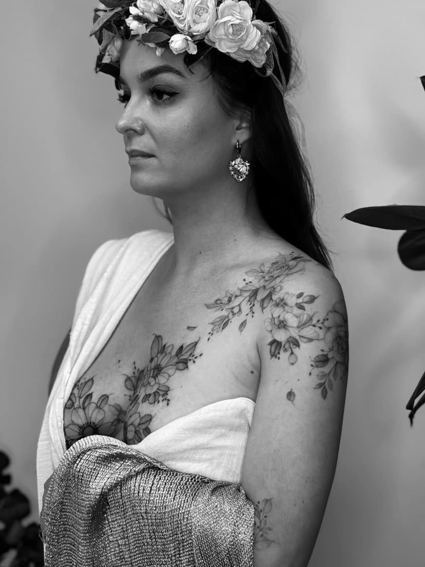 Tatouage fine line 1 par Lilou Mommers à Bordeaux